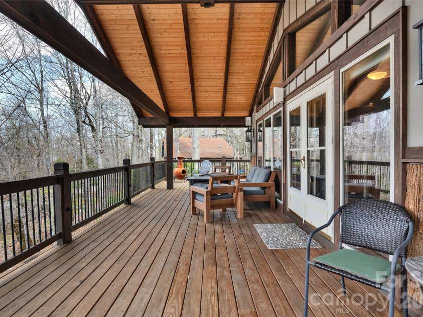 202 Tamarack Road, Beech Mountain, NC 28604.  MLS# CAR4371632, YatesRealty ID 22550. 