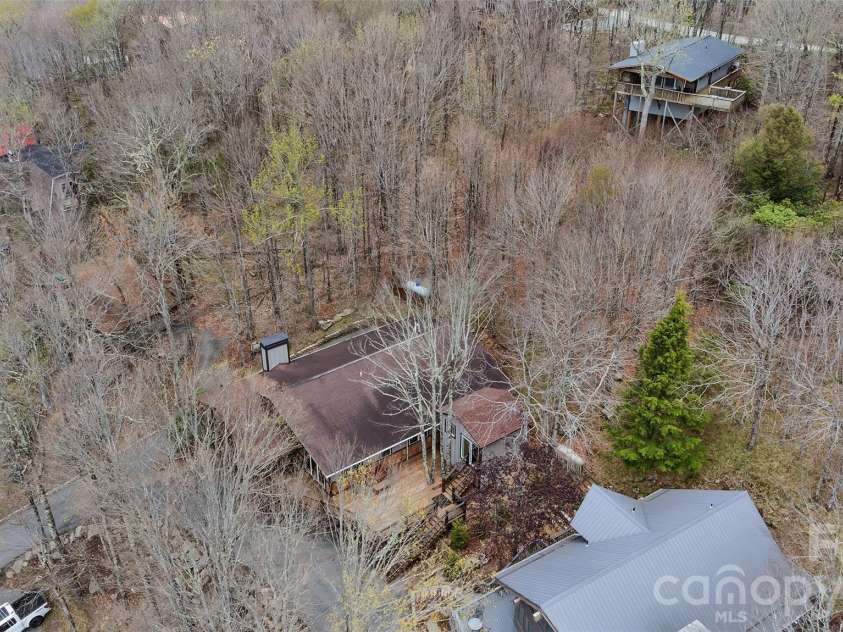 202 Tamarack Road, Beech Mountain, NC 28604.  MLS# CAR4371632, YatesRealty ID 22550. 