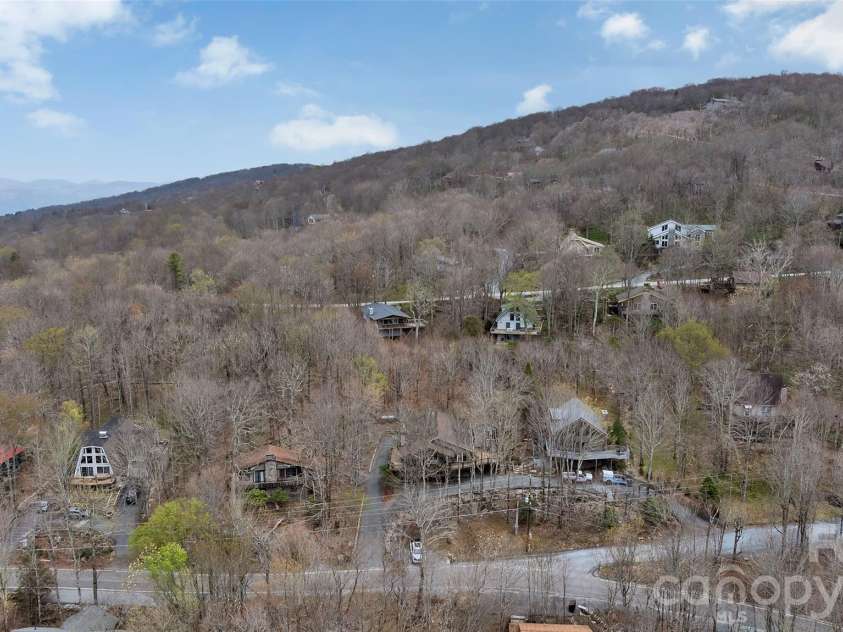 202 Tamarack Road, Beech Mountain, NC 28604.  MLS# CAR4371632, YatesRealty ID 22550. 