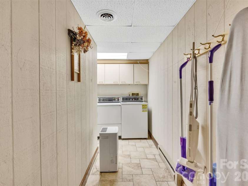 202 Tamarack Road, Beech Mountain, NC 28604.  MLS# CAR4371632, YatesRealty ID 22550. Lower Lvl laundry with sink