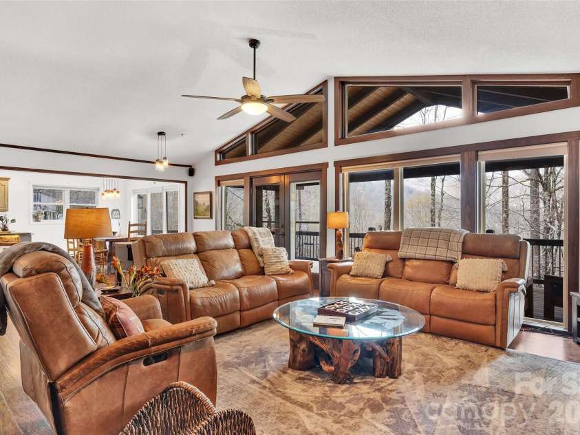 202 Tamarack Road, Beech Mountain, NC 28604.  MLS# CAR4371632, YatesRealty ID 22550. Upstairs