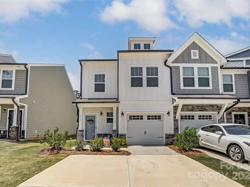 2032 Crooked Oak Lane, York, SC 29745.  MLS# CAR4235659, YatesRealty ID 22551. 