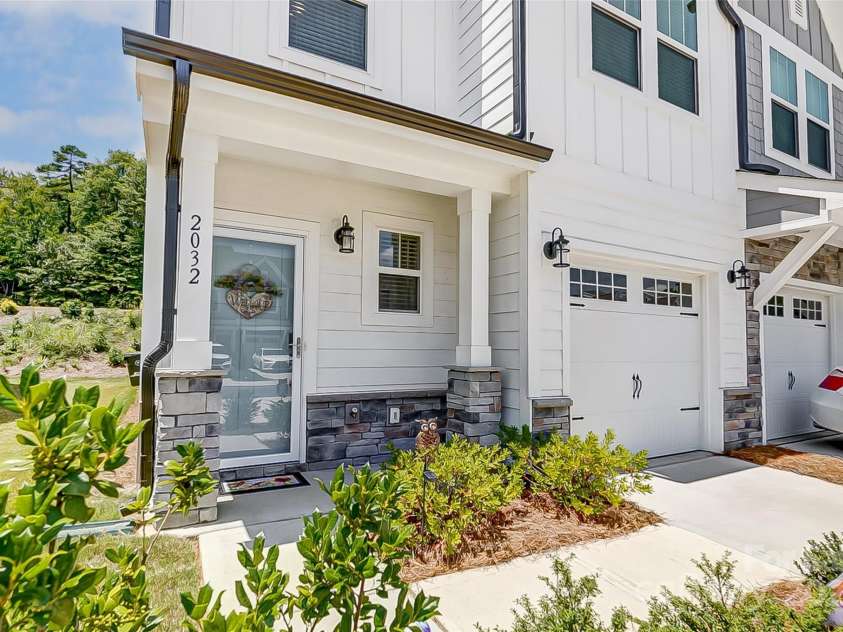 2032 Crooked Oak Lane, York, SC 29745.  MLS# CAR4235659, YatesRealty ID 22551. 