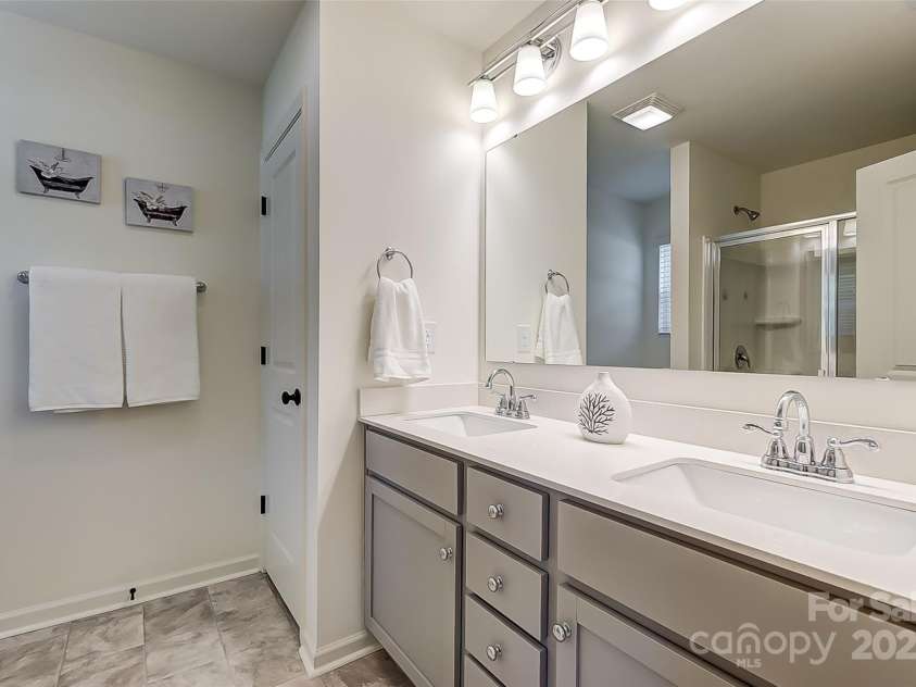 2032 Crooked Oak Lane, York, SC 29745.  MLS# CAR4235659, YatesRealty ID 22551. 