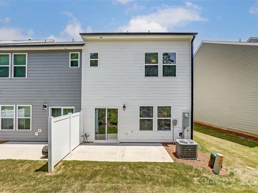 2032 Crooked Oak Lane, York, SC 29745.  MLS# CAR4235659, YatesRealty ID 22551. 