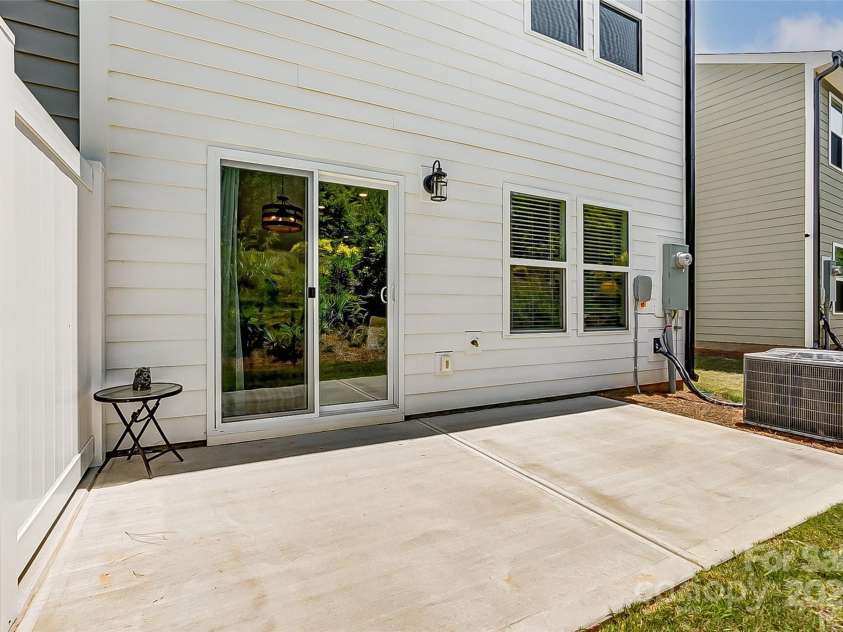 2032 Crooked Oak Lane, York, SC 29745.  MLS# CAR4235659, YatesRealty ID 22551. 