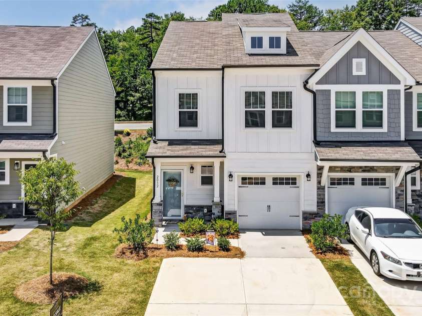 2032 Crooked Oak Lane, York, SC 29745.  MLS# CAR4235659, YatesRealty ID 22551. 