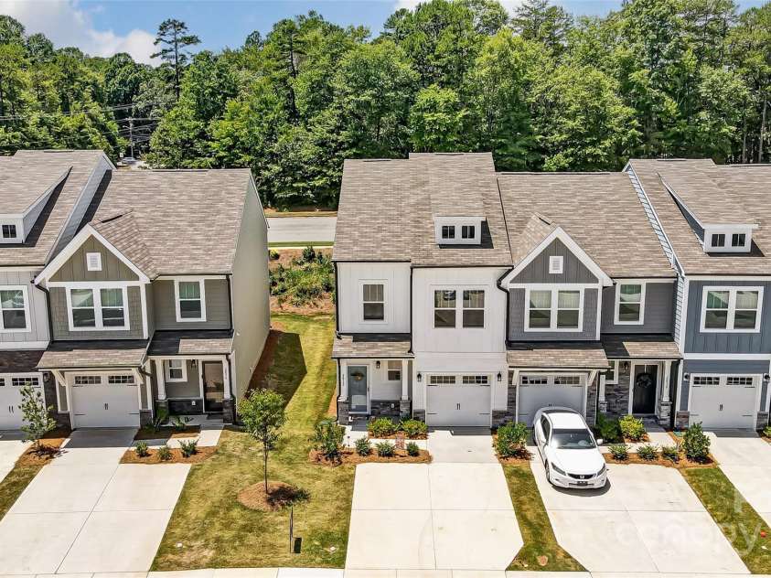 2032 Crooked Oak Lane, York, SC 29745.  MLS# CAR4235659, YatesRealty ID 22551. 