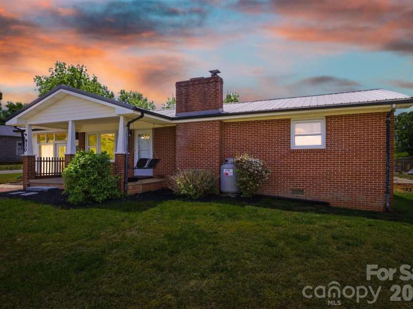 930 Enola Road, Morganton, NC 28655.  MLS# CAR4376994, YatesRealty ID 22552. 