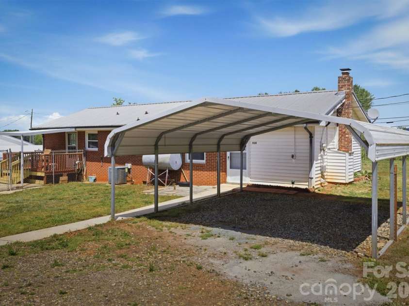 930 Enola Road, Morganton, NC 28655.  MLS# CAR4376994, YatesRealty ID 22552. 