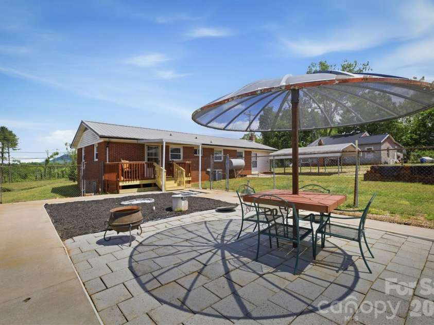 930 Enola Road, Morganton, NC 28655.  MLS# CAR4376994, YatesRealty ID 22552. 