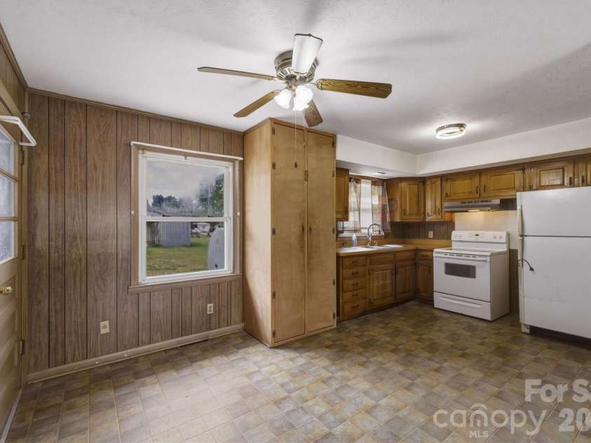 930 Enola Road, Morganton, NC 28655.  MLS# CAR4376994, YatesRealty ID 22552. 