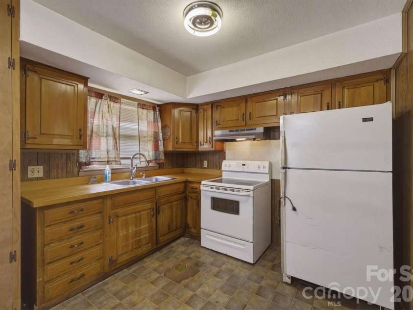 930 Enola Road, Morganton, NC 28655.  MLS# CAR4376994, YatesRealty ID 22552. 