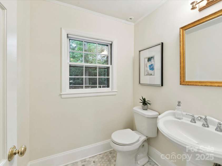 1049 Regency Drive, Charlotte, NC 28211.  MLS# CAR4260383, YatesRealty ID 22554. 