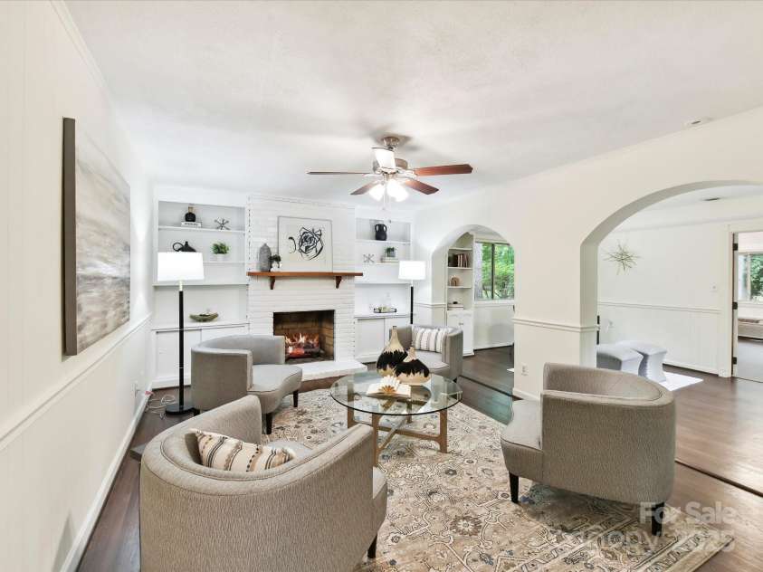 1049 Regency Drive, Charlotte, NC 28211.  MLS# CAR4260383, YatesRealty ID 22554. Charming den with fireplace