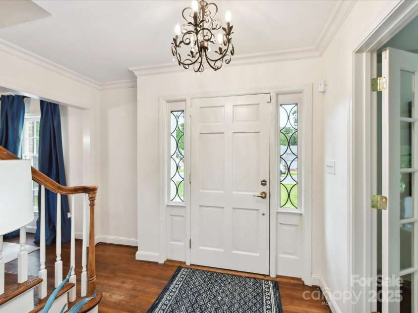 1049 Regency Drive, Charlotte, NC 28211.  MLS# CAR4260383, YatesRealty ID 22554. Front entrance