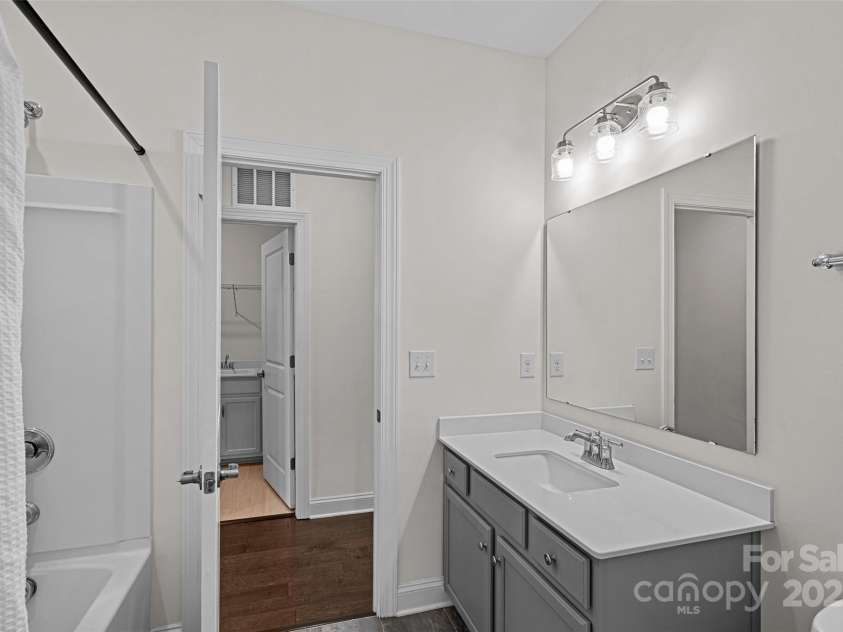 2185 Loire Valley Drive, Fort Mill, SC 29707.  MLS# CAR4291399, YatesRealty ID 22555. 5th Bathroom
