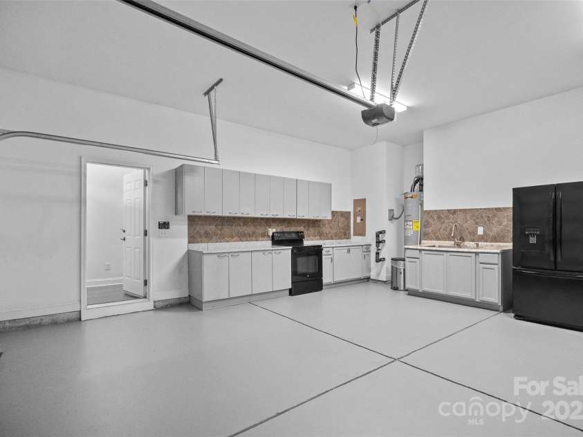 2185 Loire Valley Drive, Fort Mill, SC 29707.  MLS# CAR4291399, YatesRealty ID 22555. Garage - 2nd kitchen