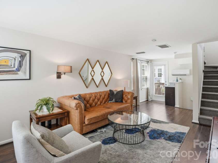 721 Poplar Street, Charlotte, NC 28202.  MLS# CAR4399856, YatesRealty ID 22555. 