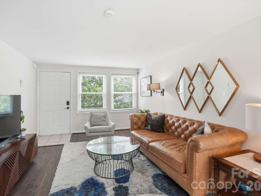 721 Poplar Street, Charlotte, NC 28202.  MLS# CAR4399856, YatesRealty ID 22555. 