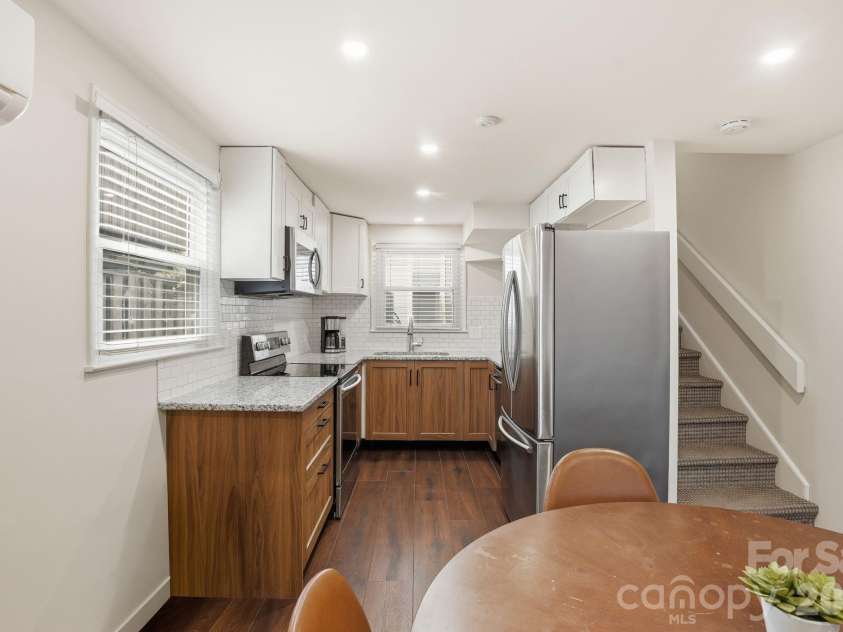 721 Poplar Street, Charlotte, NC 28202.  MLS# CAR4399856, YatesRealty ID 22555. 