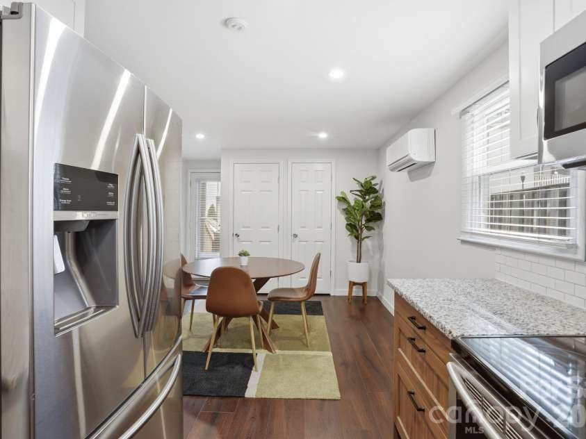 721 Poplar Street, Charlotte, NC 28202.  MLS# CAR4399856, YatesRealty ID 22555. 