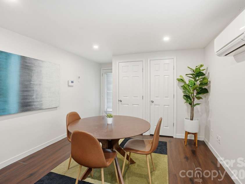 721 Poplar Street, Charlotte, NC 28202.  MLS# CAR4399856, YatesRealty ID 22555. 