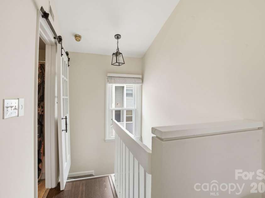 721 Poplar Street, Charlotte, NC 28202.  MLS# CAR4399856, YatesRealty ID 22555. 