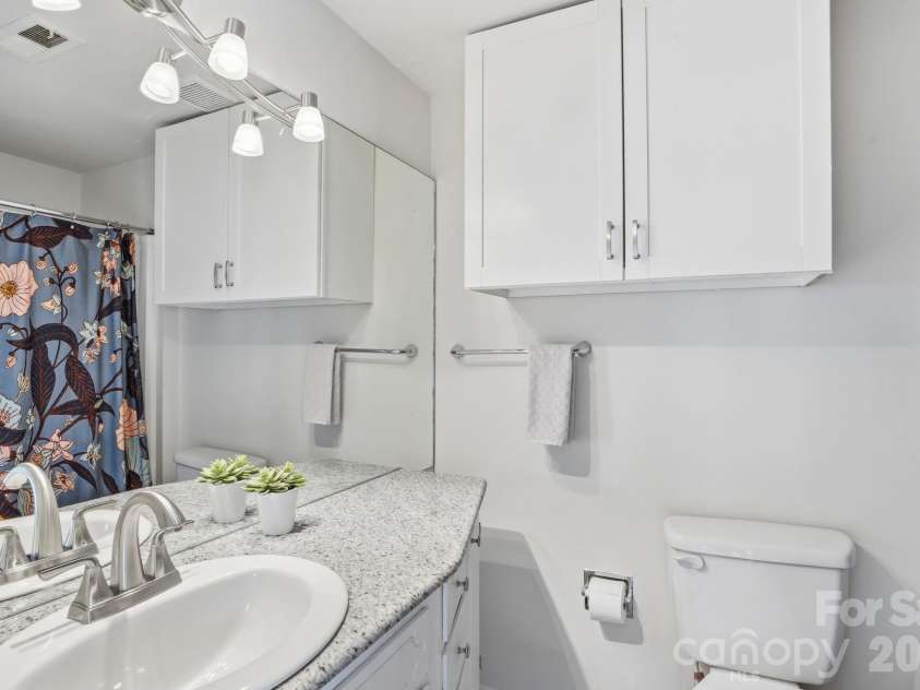 721 Poplar Street, Charlotte, NC 28202.  MLS# CAR4399856, YatesRealty ID 22555. 