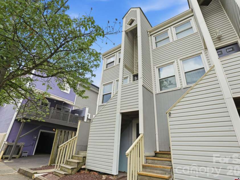 721 Poplar Street, Charlotte, NC 28202.  MLS# CAR4399856, YatesRealty ID 22555. 