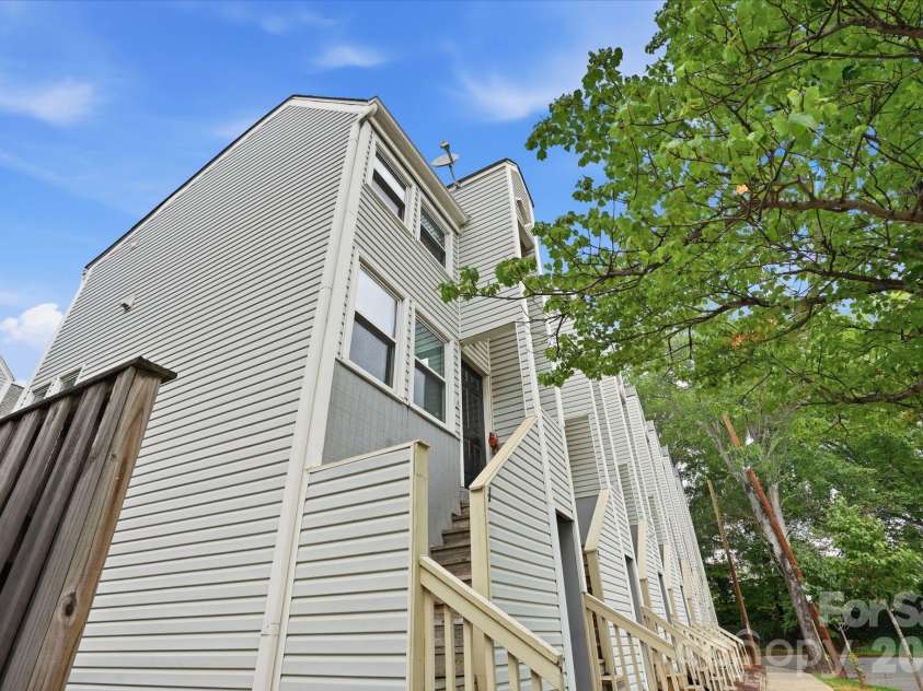 721 Poplar Street, Charlotte, NC 28202.  MLS# CAR4399856, YatesRealty ID 22555. 