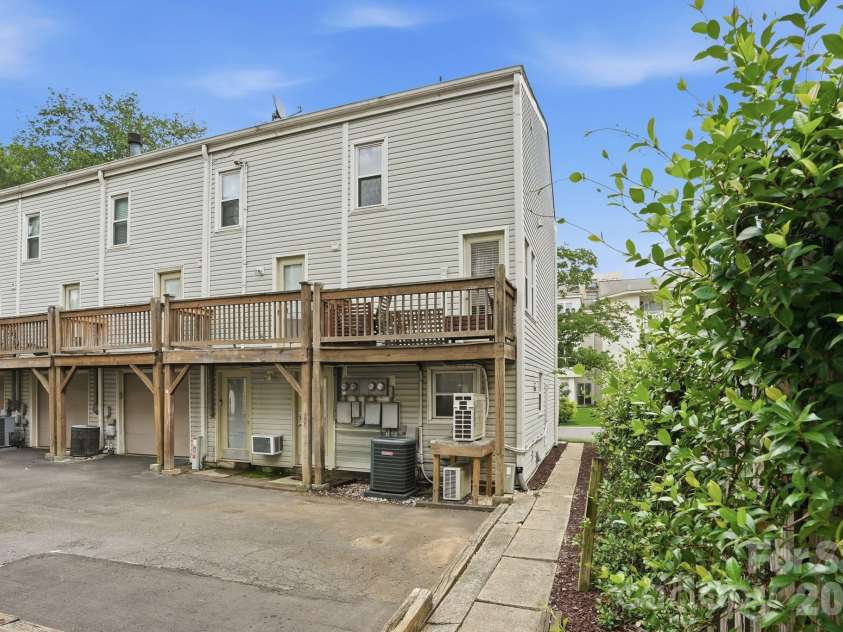 721 Poplar Street, Charlotte, NC 28202.  MLS# CAR4399856, YatesRealty ID 22555. 