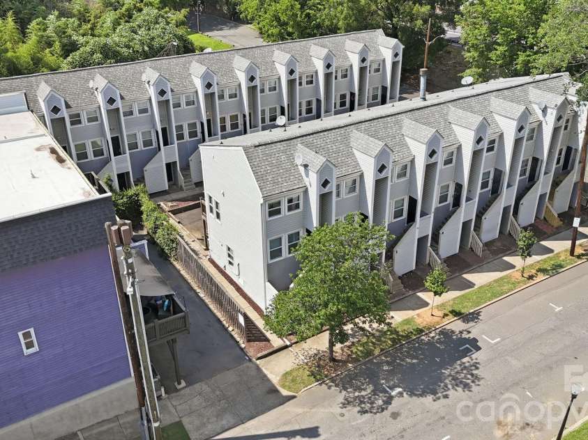 721 Poplar Street, Charlotte, NC 28202.  MLS# CAR4399856, YatesRealty ID 22555. 
