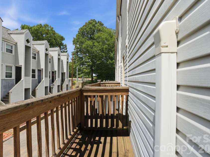 721 Poplar Street, Charlotte, NC 28202.  MLS# CAR4399856, YatesRealty ID 22555. 