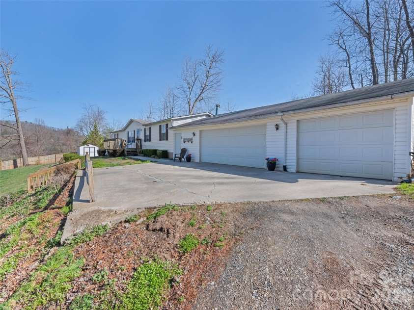 136 Peaceful Valley Drive, Leicester, NC 28748.  MLS# CAR4378331, YatesRealty ID 22556. Large 2 car garage.