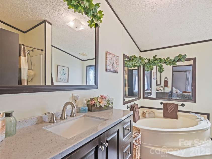 136 Peaceful Valley Drive, Leicester, NC 28748.  MLS# CAR4378331, YatesRealty ID 22556. Primary Bath