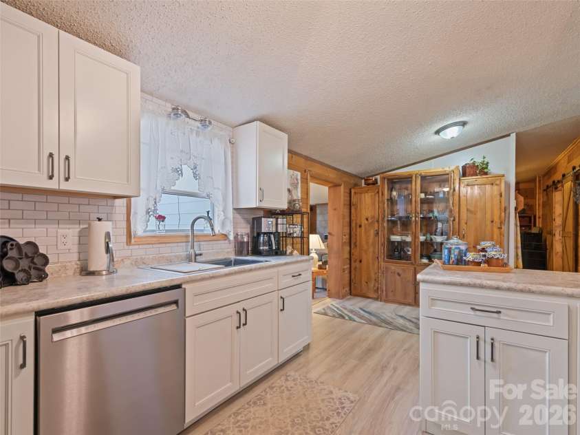 136 Peaceful Valley Drive, Leicester, NC 28748.  MLS# CAR4378331, YatesRealty ID 22556. Updated backsplash