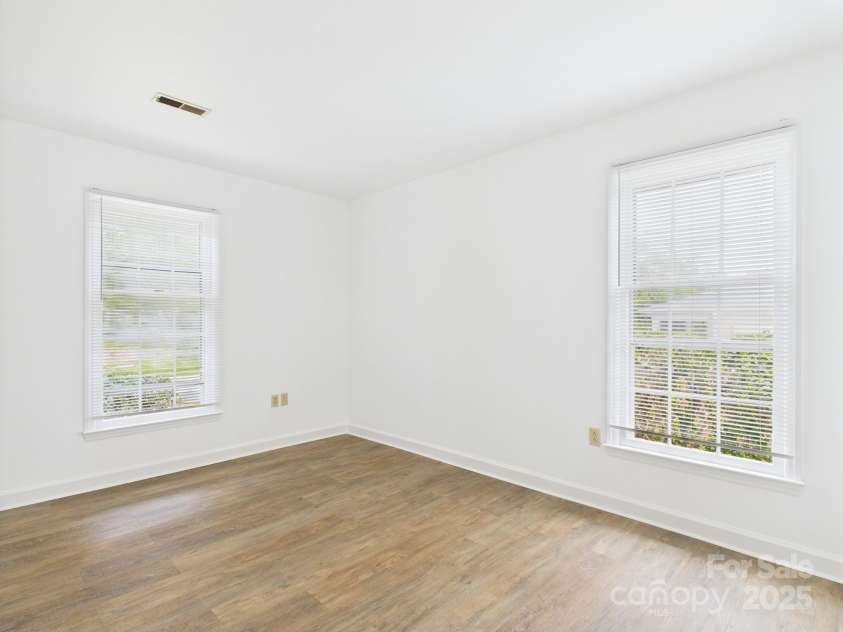 4905 Chestnut Lake Drive, Charlotte, NC 28227.  MLS# CAR4263898, YatesRealty ID 22556. 2nd bedroom