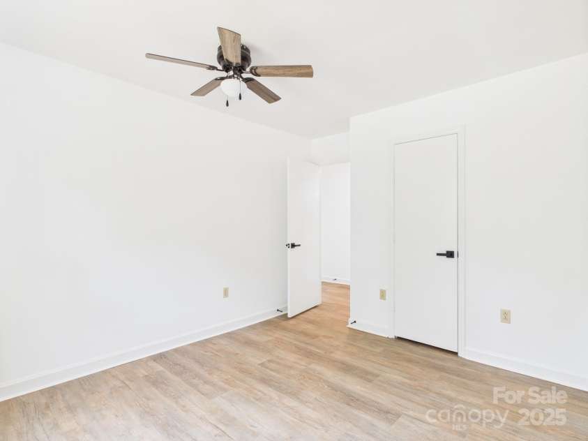 4905 Chestnut Lake Drive, Charlotte, NC 28227.  MLS# CAR4263898, YatesRealty ID 22556. 2nd bedroom
