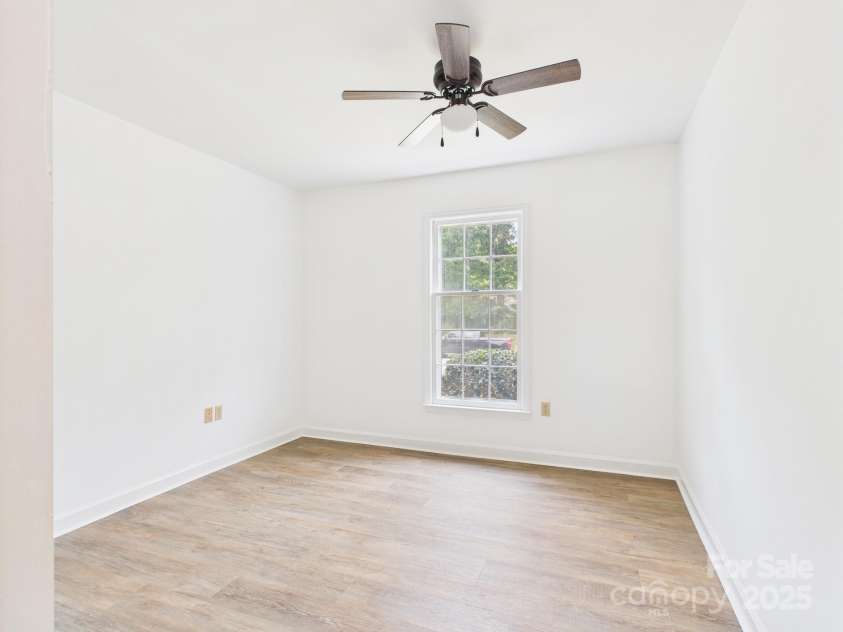 4905 Chestnut Lake Drive, Charlotte, NC 28227.  MLS# CAR4263898, YatesRealty ID 22556. 2nd bedroom