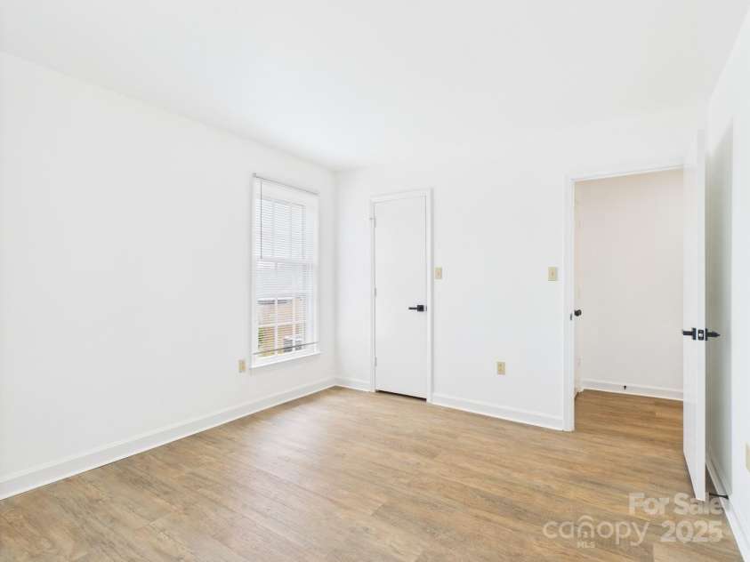 4905 Chestnut Lake Drive, Charlotte, NC 28227.  MLS# CAR4263898, YatesRealty ID 22556. 2nd bedroom with walk-in closet