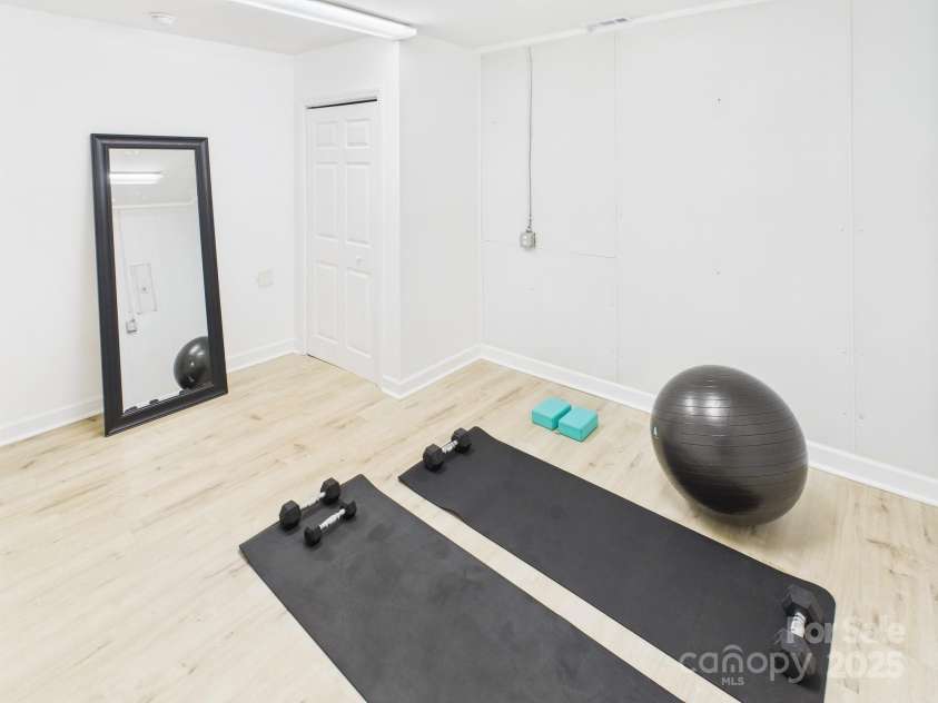 4905 Chestnut Lake Drive, Charlotte, NC 28227.  MLS# CAR4263898, YatesRealty ID 22556. Basement