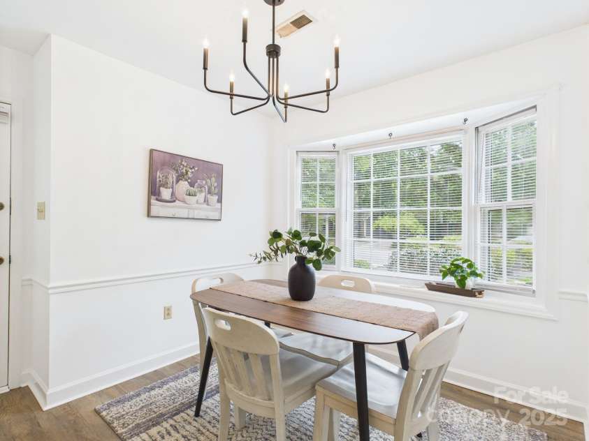 4905 Chestnut Lake Drive, Charlotte, NC 28227.  MLS# CAR4263898, YatesRealty ID 22556. Breakfast area