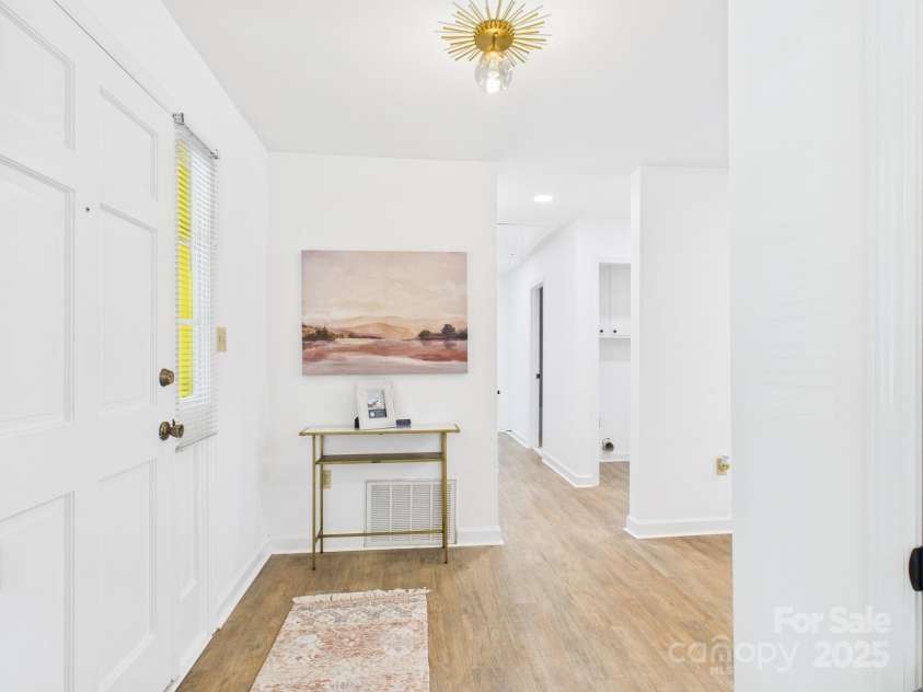 4905 Chestnut Lake Drive, Charlotte, NC 28227.  MLS# CAR4263898, YatesRealty ID 22556. Foyer
