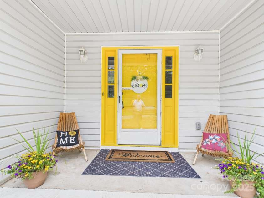 4905 Chestnut Lake Drive, Charlotte, NC 28227.  MLS# CAR4263898, YatesRealty ID 22556. Front porch