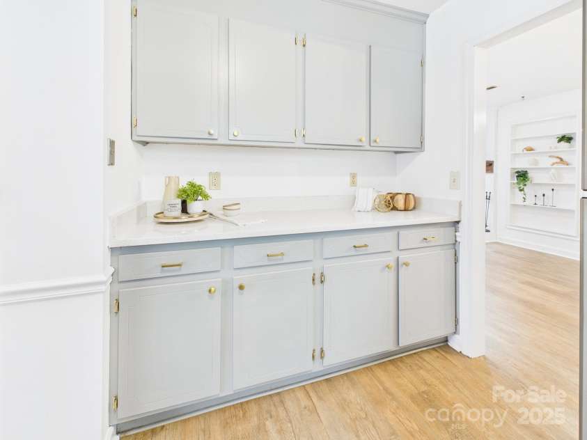 4905 Chestnut Lake Drive, Charlotte, NC 28227.  MLS# CAR4263898, YatesRealty ID 22556. Kitchen