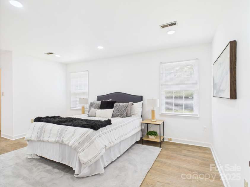 4905 Chestnut Lake Drive, Charlotte, NC 28227.  MLS# CAR4263898, YatesRealty ID 22556. Master bedroom