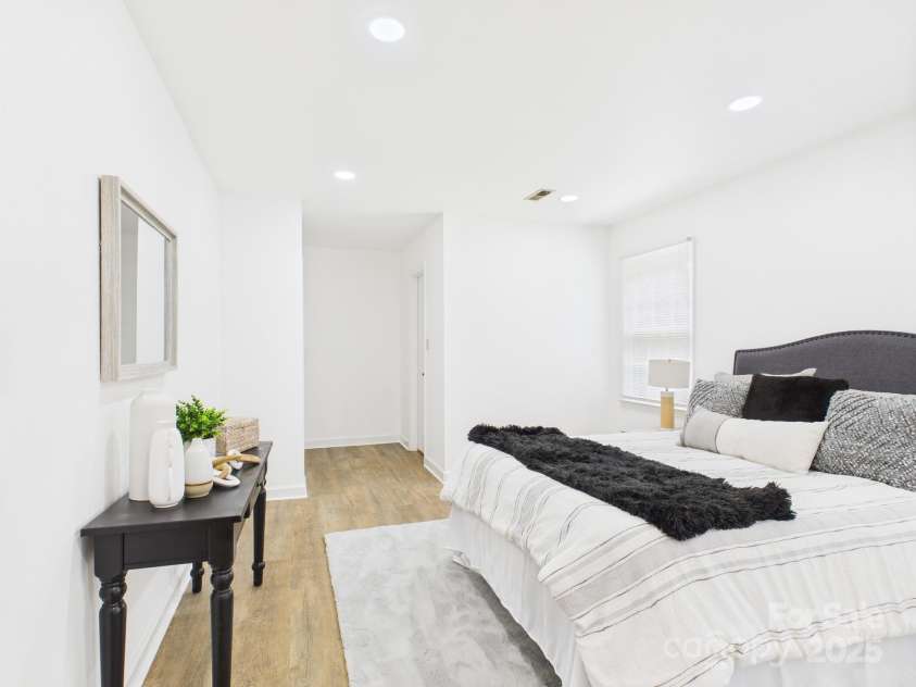 4905 Chestnut Lake Drive, Charlotte, NC 28227.  MLS# CAR4263898, YatesRealty ID 22556. Master bedroom