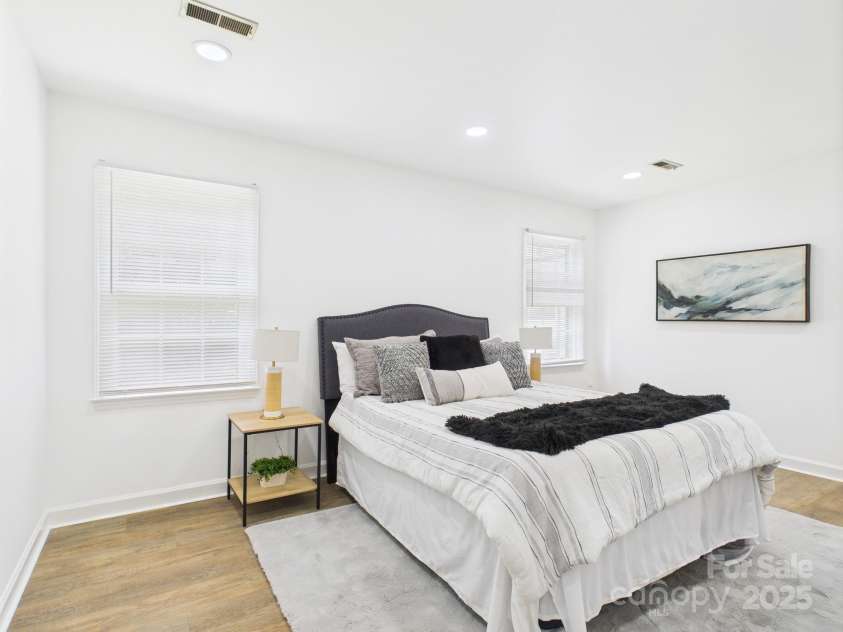 4905 Chestnut Lake Drive, Charlotte, NC 28227.  MLS# CAR4263898, YatesRealty ID 22556. Master bedroom