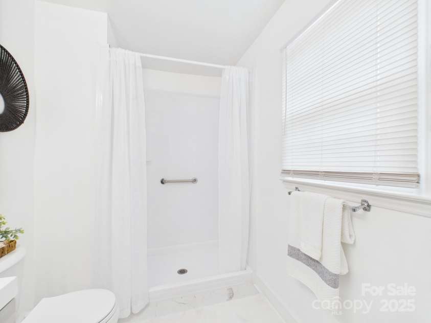 4905 Chestnut Lake Drive, Charlotte, NC 28227.  MLS# CAR4263898, YatesRealty ID 22556. Primary bathroom